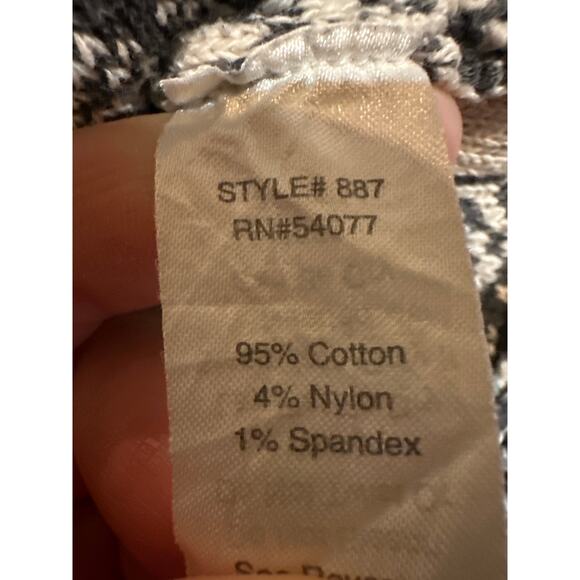 ⭐️ Women’s Cabi Sleeveless Sweater W/ Peplum Bottom Size Medium - Picture 5 of 5